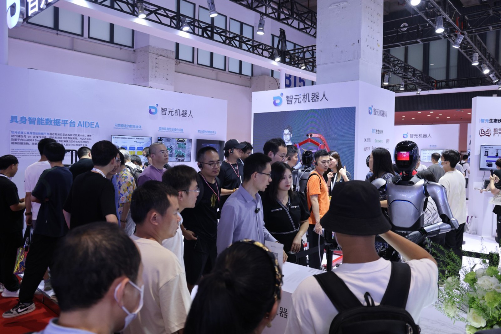 XKTY星空机器人亮相世界机器人大会WRC